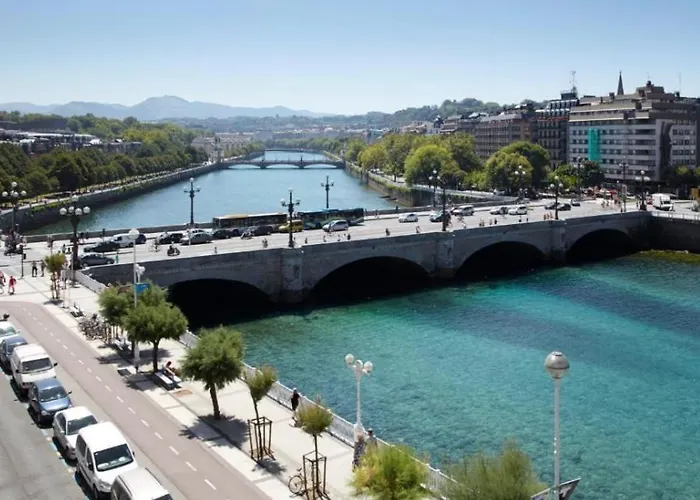 Deluxe Apt-views To Historic Maria Cristina Apartment