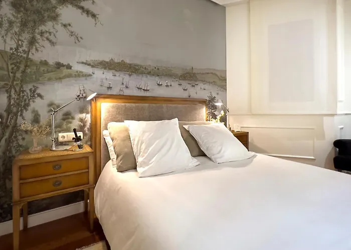 Deluxe Apt-views To Historic Maria Cristina