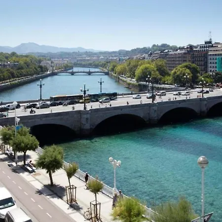 Deluxe Apt-views To Historic Maria Cristina Apartment