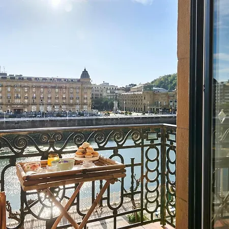 Deluxe Apt-views To Historic Maria Cristina Apartment
