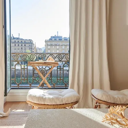 Deluxe Apt-views To Historic Maria Cristina Apartment