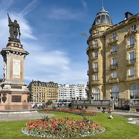 Apartment Deluxe Apt-views To Historic Maria Cristina *