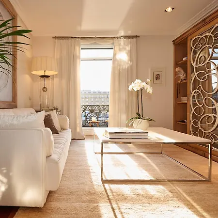 Apartment Deluxe Apt-views To Historic Maria Cristina *
