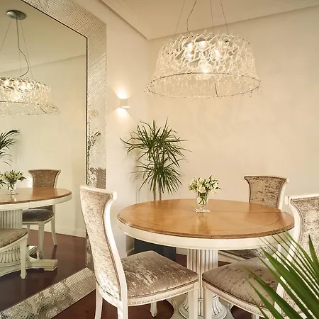 Apartment Deluxe Apt-views To Historic Maria Cristina *