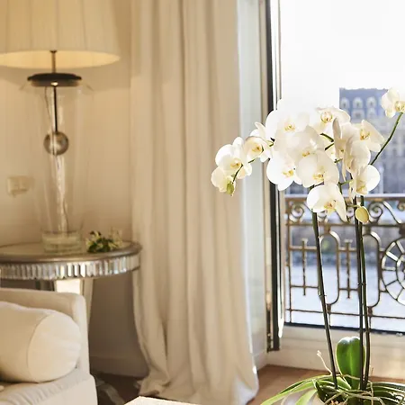 Deluxe Apt-views To Historic Maria Cristina Apartment