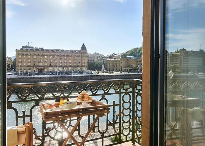 Deluxe Apt-views To Historic Maria Cristina Lägenhet