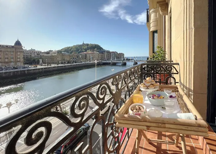 Deluxe Apt-views To Historic Maria Cristina Апартаменты *