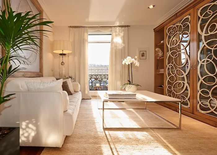 Apartment Deluxe Apt-views To Historic Maria Cristina *