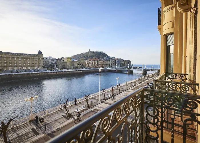 Апартаменты Deluxe Apt-views To Historic Maria Cristina Сан-Себастьян