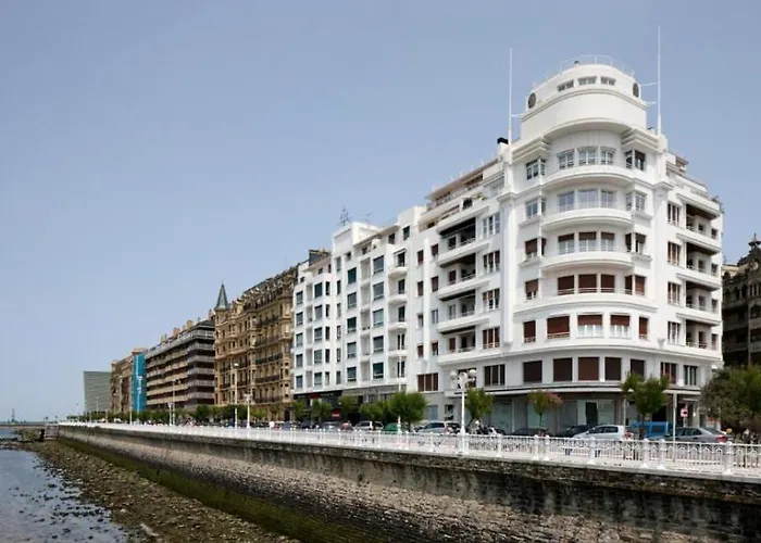 Deluxe Apt-views To Historic Maria Cristina